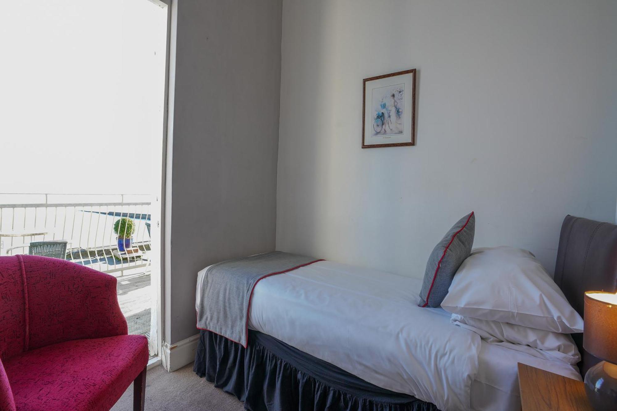 Oyo Shanklin Beach Hotel Екстериор снимка
